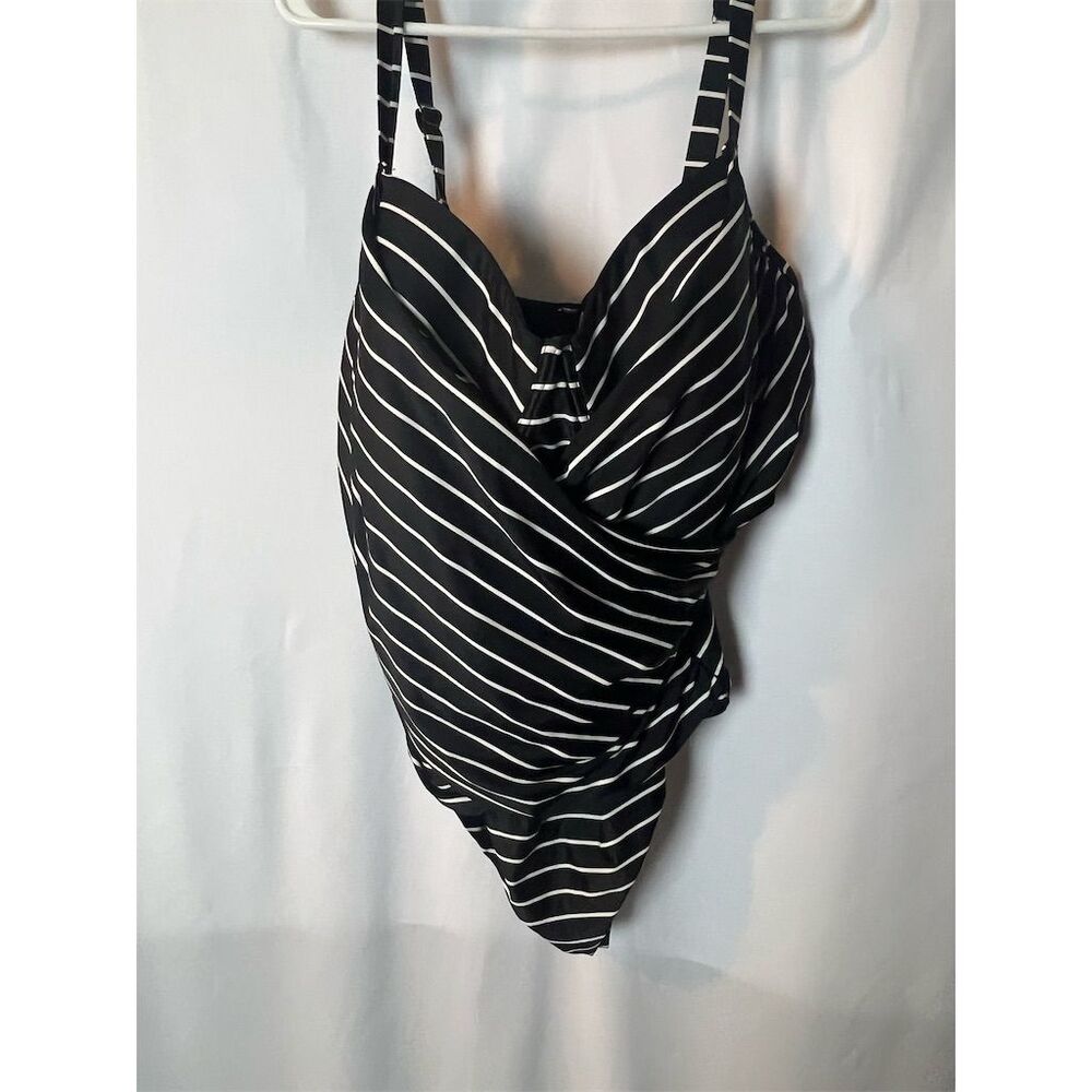 Old Navy Women's Striped One-Piece Swimsuit Black Plus Size XXL